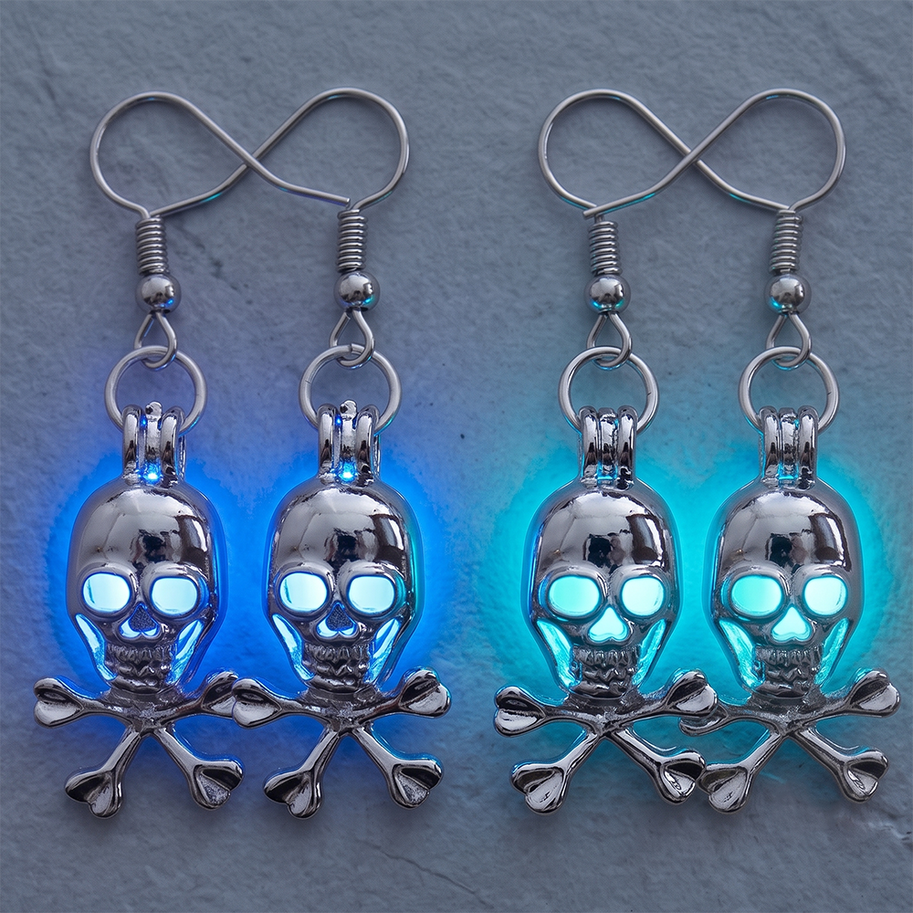 Next2Comfort™ NightPhantom Dark Glowing Skull Earrings